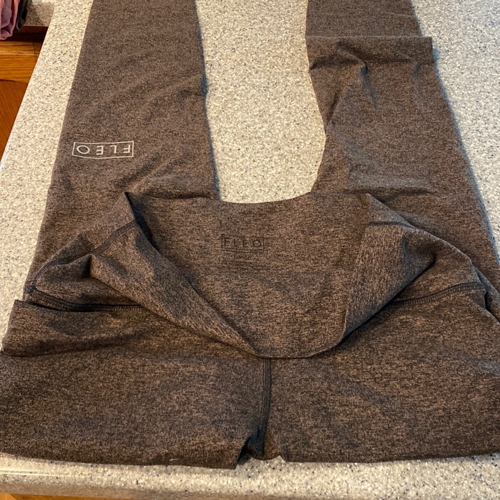Fleo. Taupe black. Bounce fabric. Size L.